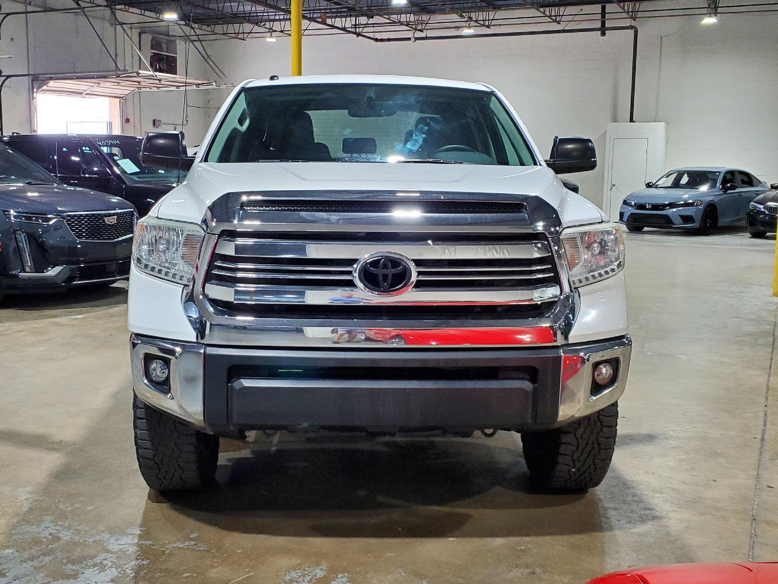 2016 Toyota Tundra SR5 photo 2