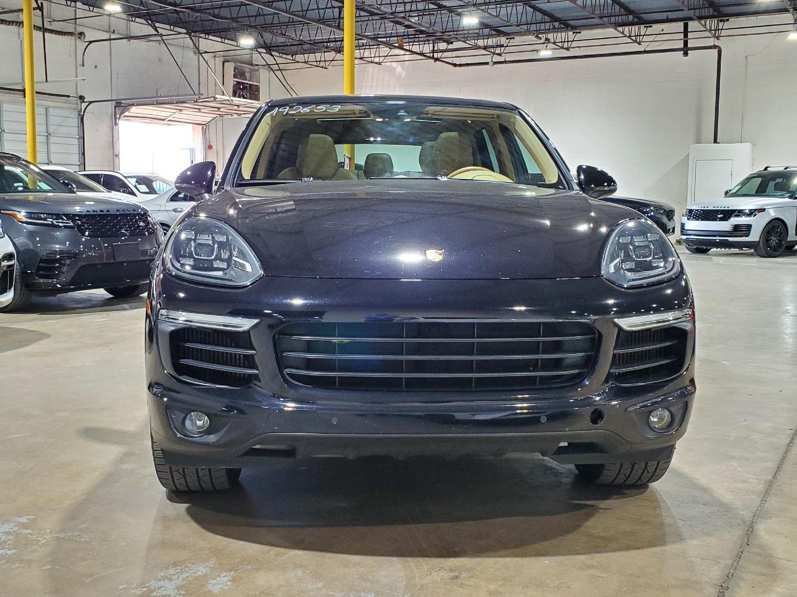 2016 Porsche Cayenne S photo 2