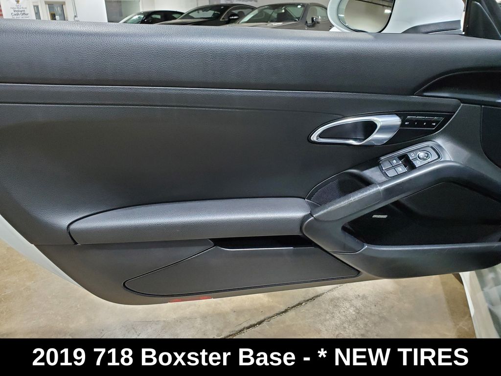 2019 Porsche 718 Base - Photo 8