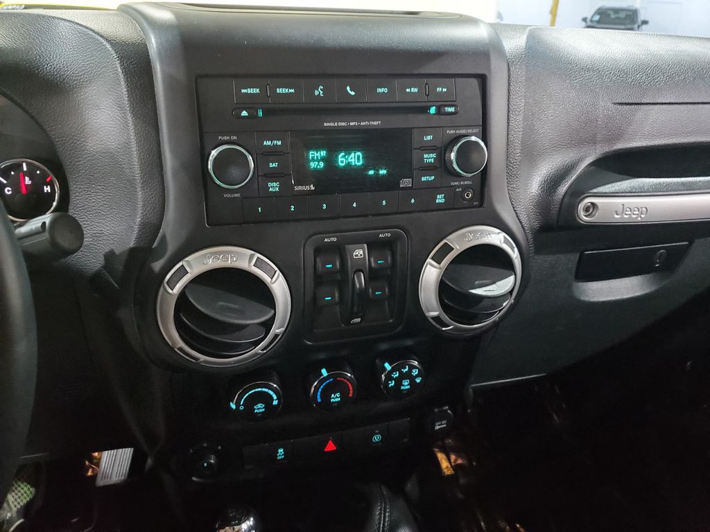 2015 Jeep Wrangler Unlimited Rubicon - Photo 31