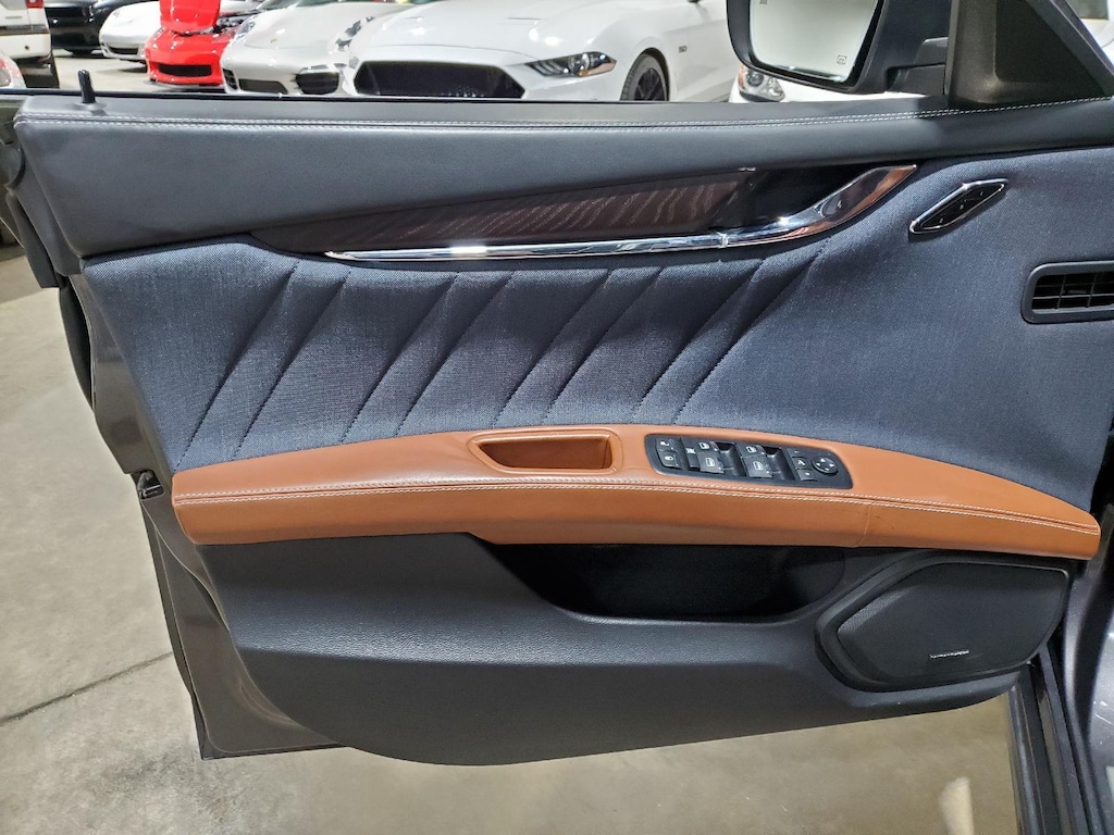 2018 Maserati Quattroporte GranLusso photo 2