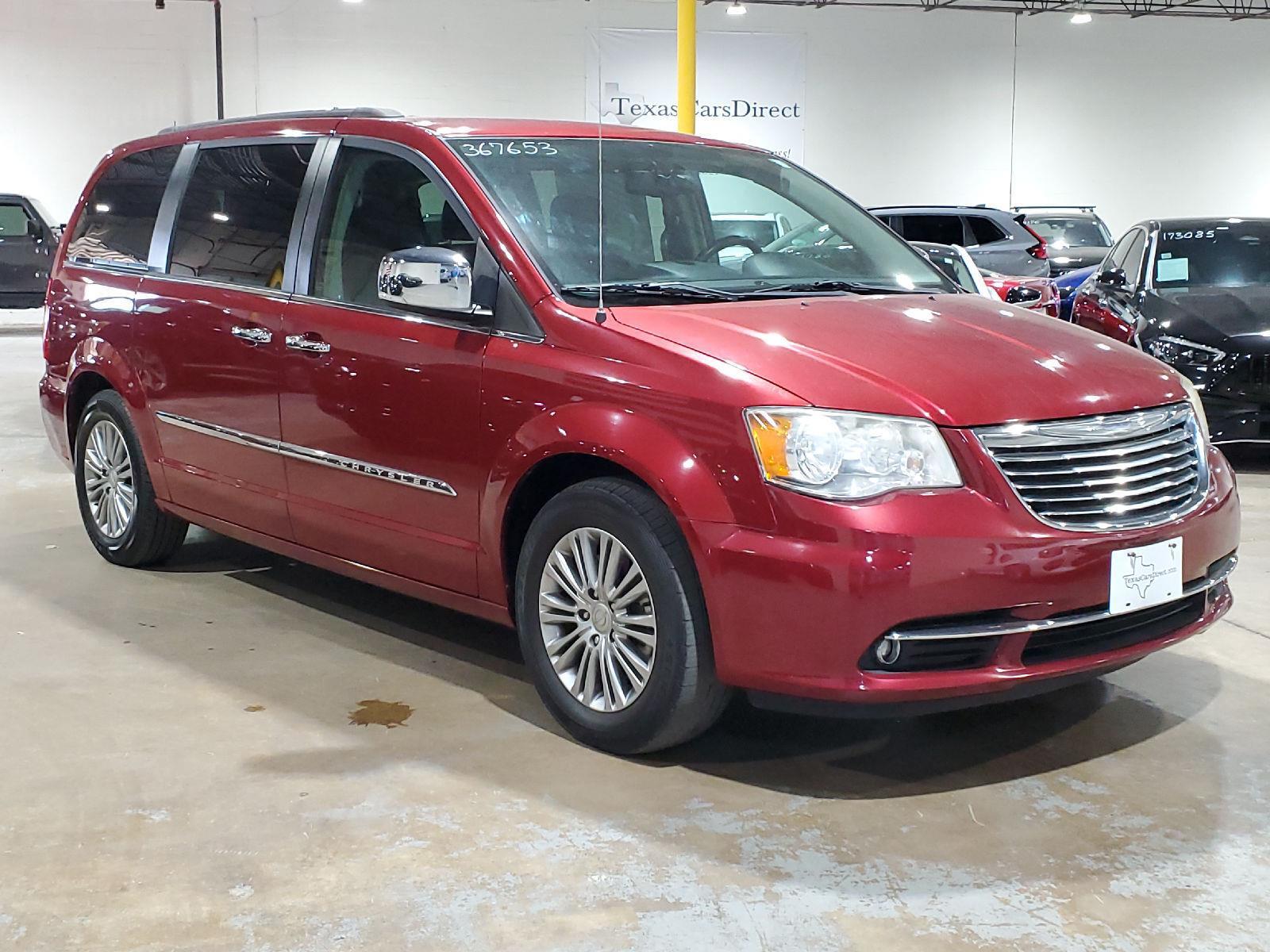 2014 Chrysler Town & Country photo 3