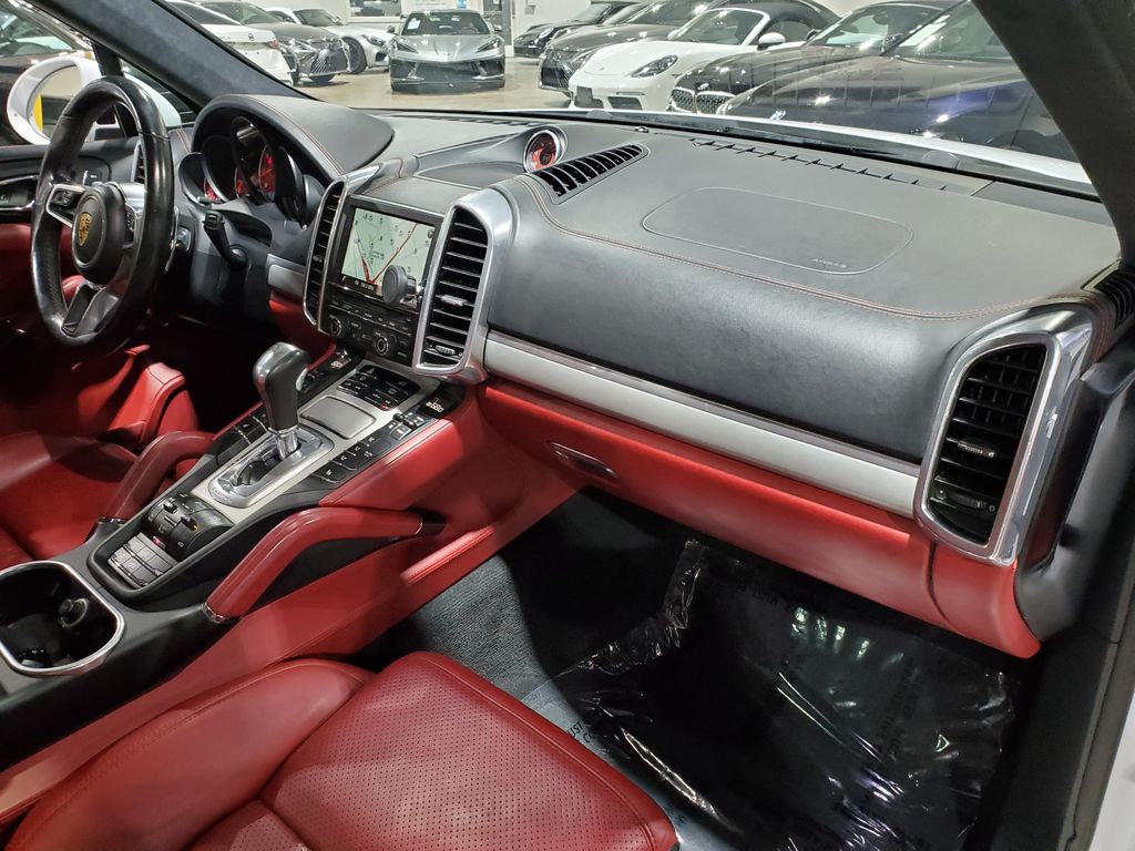 2016 Porsche Cayenne GTS - Photo 15