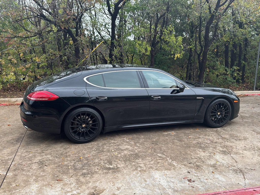 2014 Porsche Panamera 4S Executive photo 2