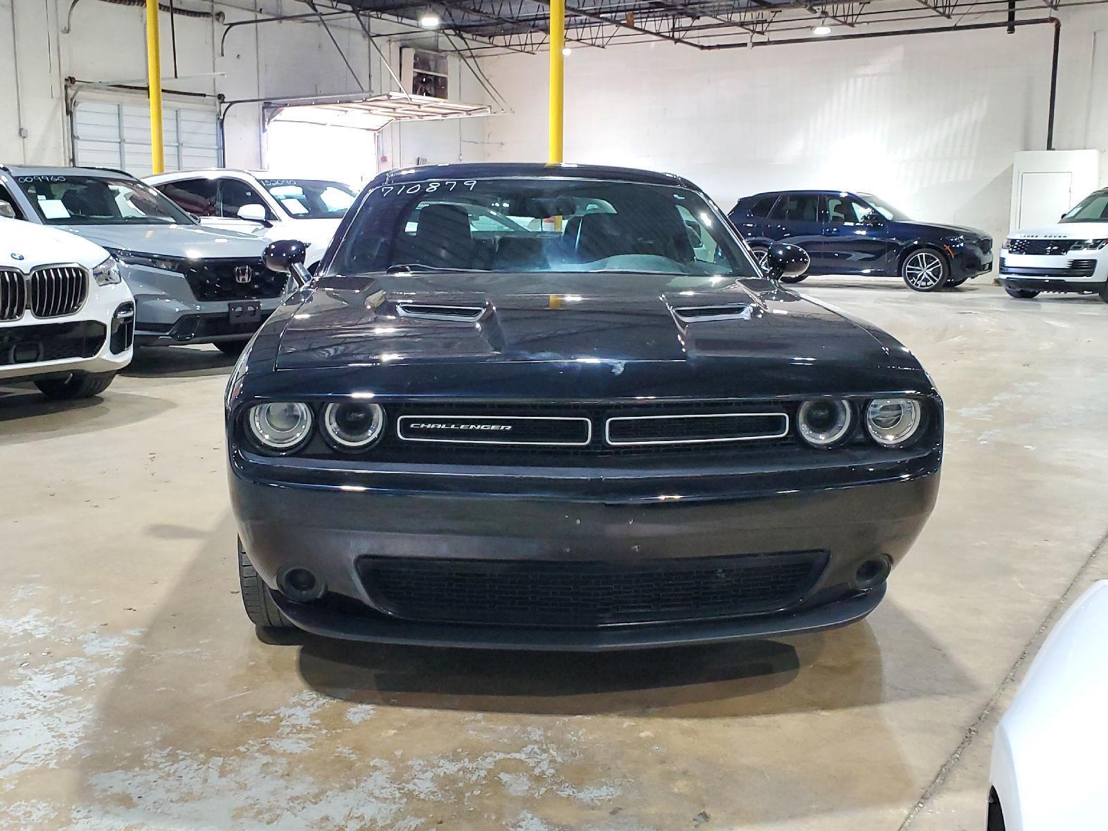 2015 Dodge Challenger SXT photo 2
