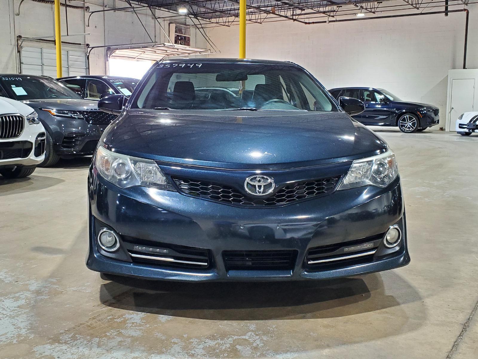 2014 Toyota Camry photo 2