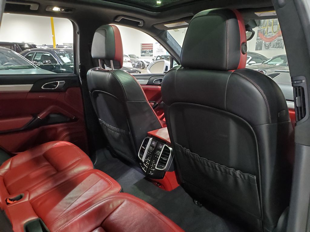 2016 Porsche Cayenne GTS - Photo 22