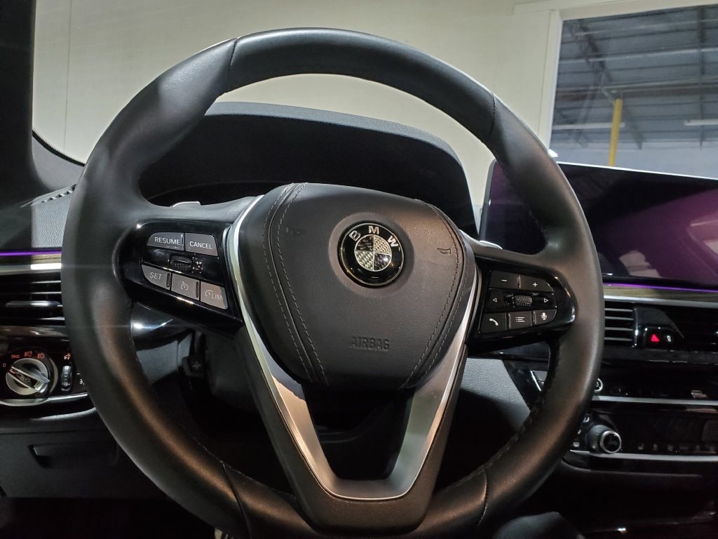 2021 BMW 5 Series 530e - Photo 29