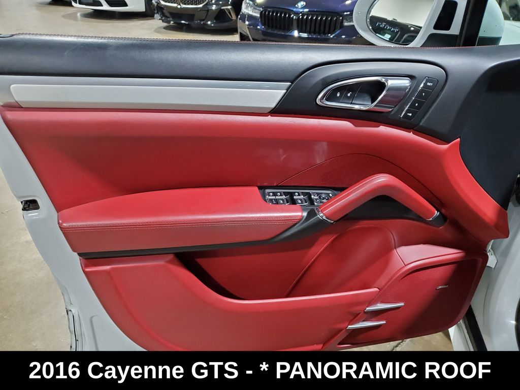 2016 Porsche Cayenne GTS - Photo 8