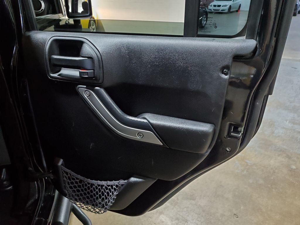 2015 Jeep Wrangler Unlimited Rubicon - Photo 25
