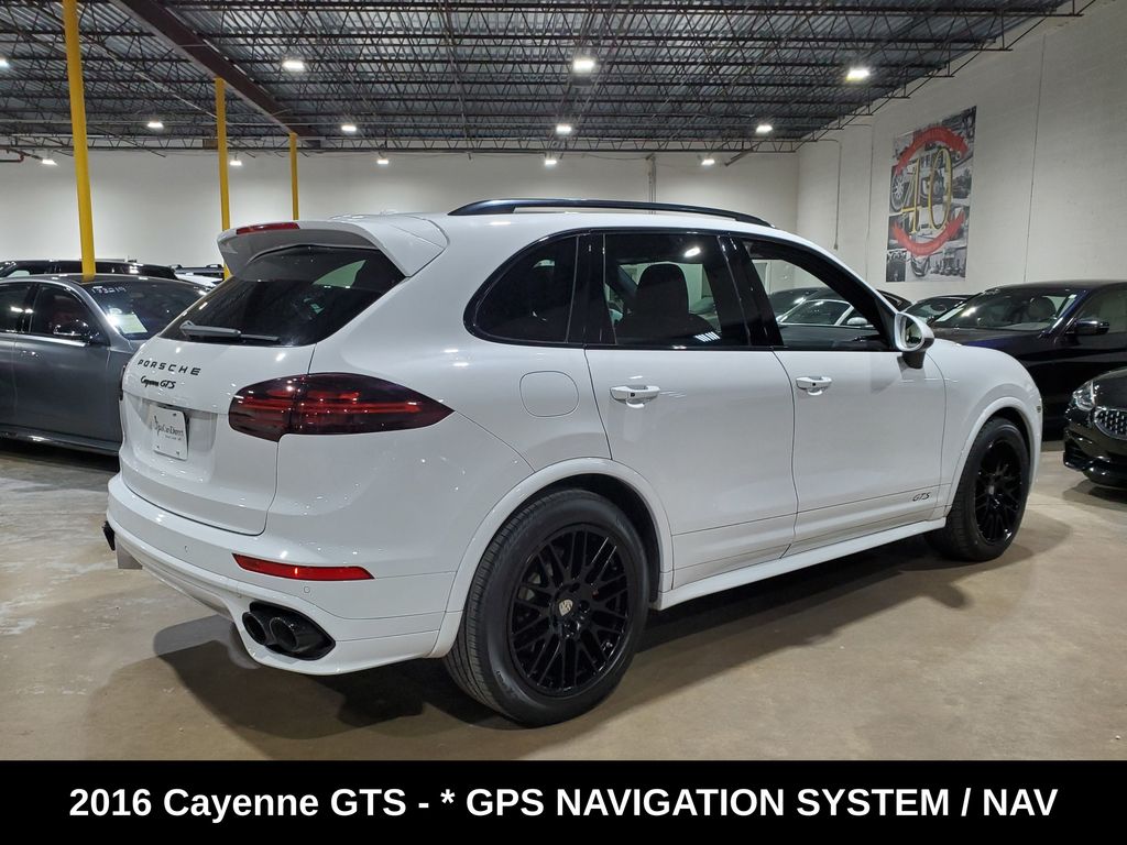 2016 Porsche Cayenne GTS - Photo 10