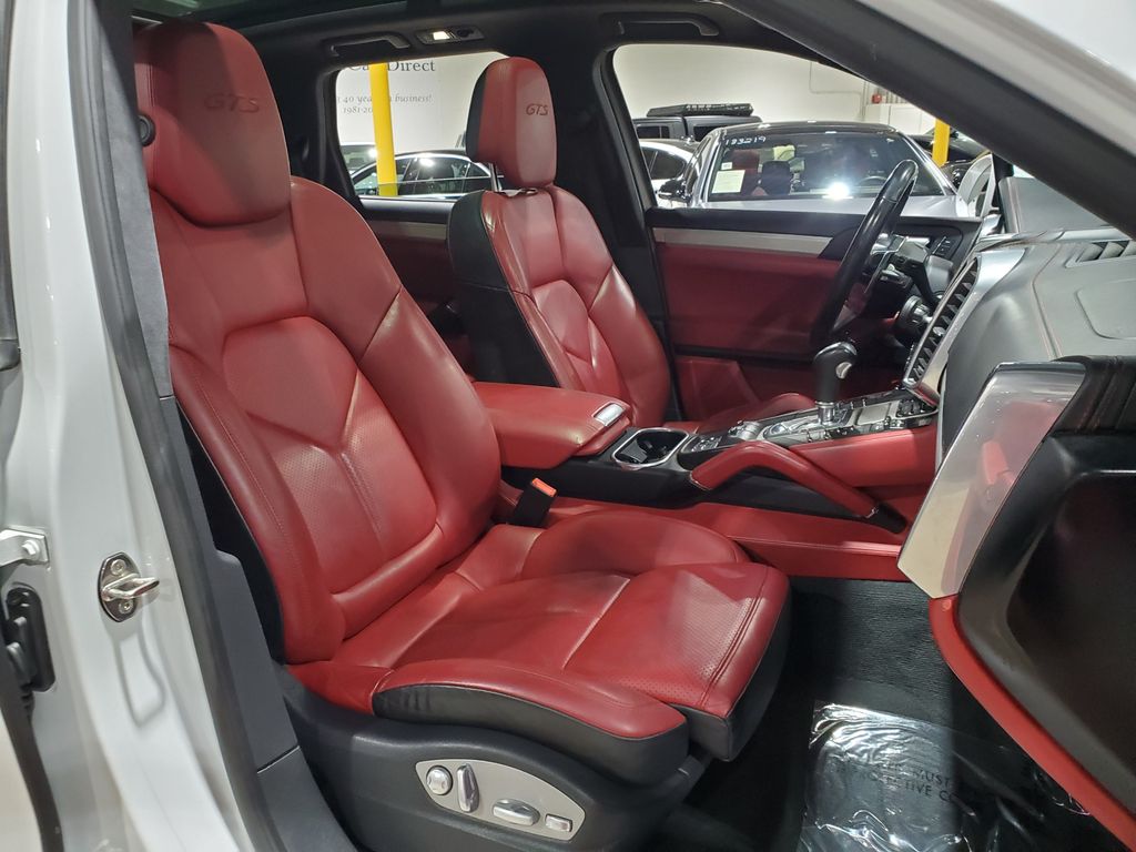 2016 Porsche Cayenne GTS - Photo 14