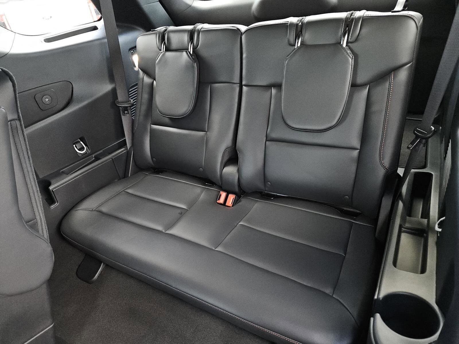 2025 Ford Explorer ST-Line - Photo 28