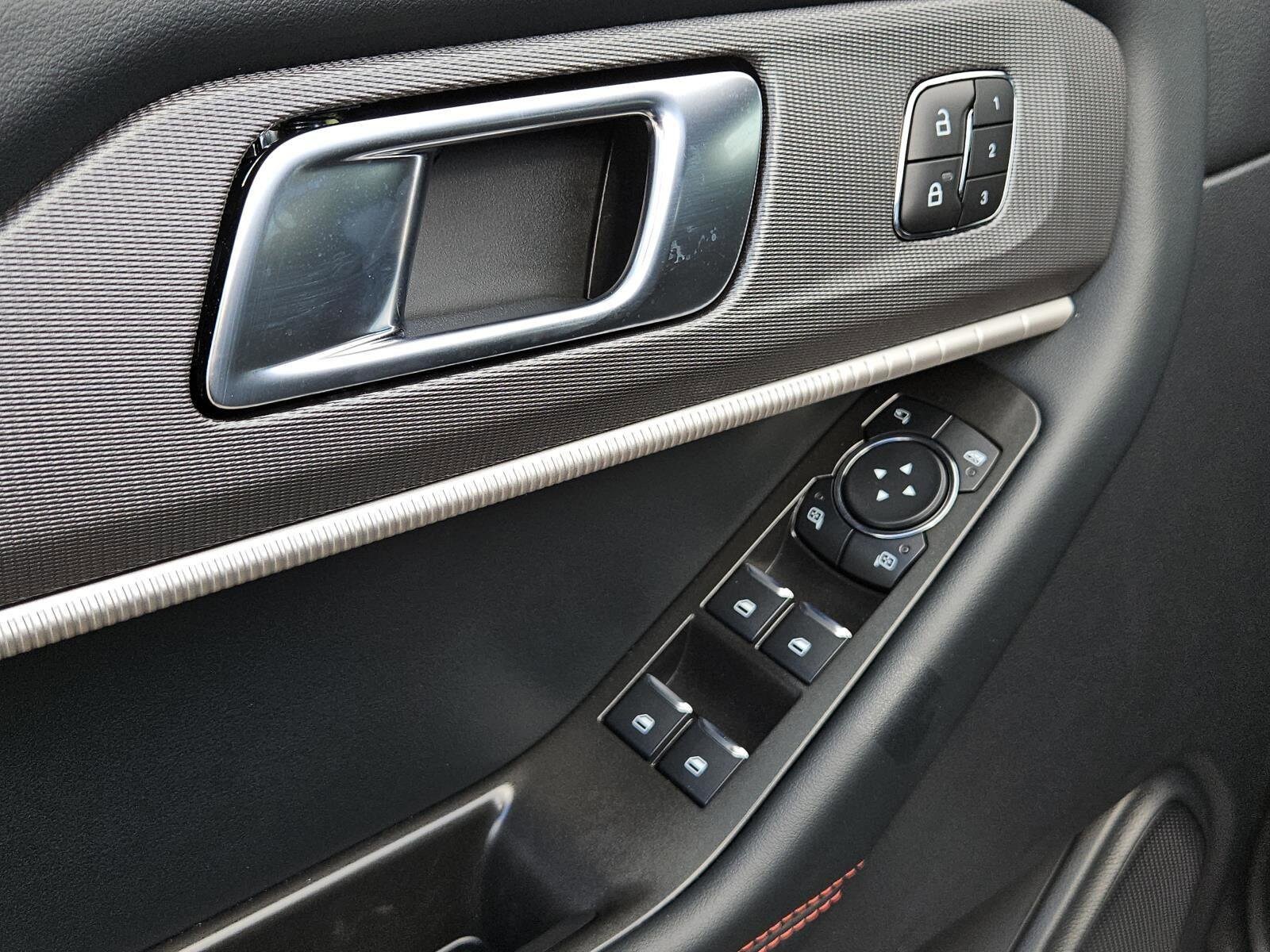 2025 Ford Explorer ST-Line - Photo 25