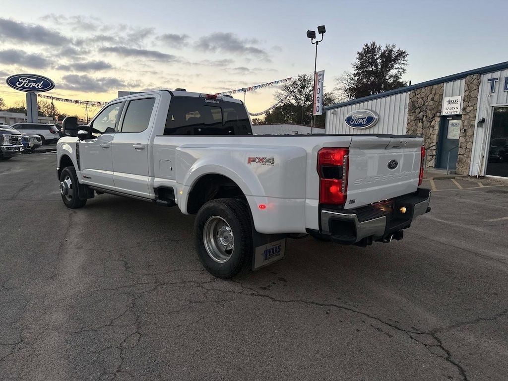Used 2024 Ford Super Duty F-350 DRW LARIAT Truck Crew Cab