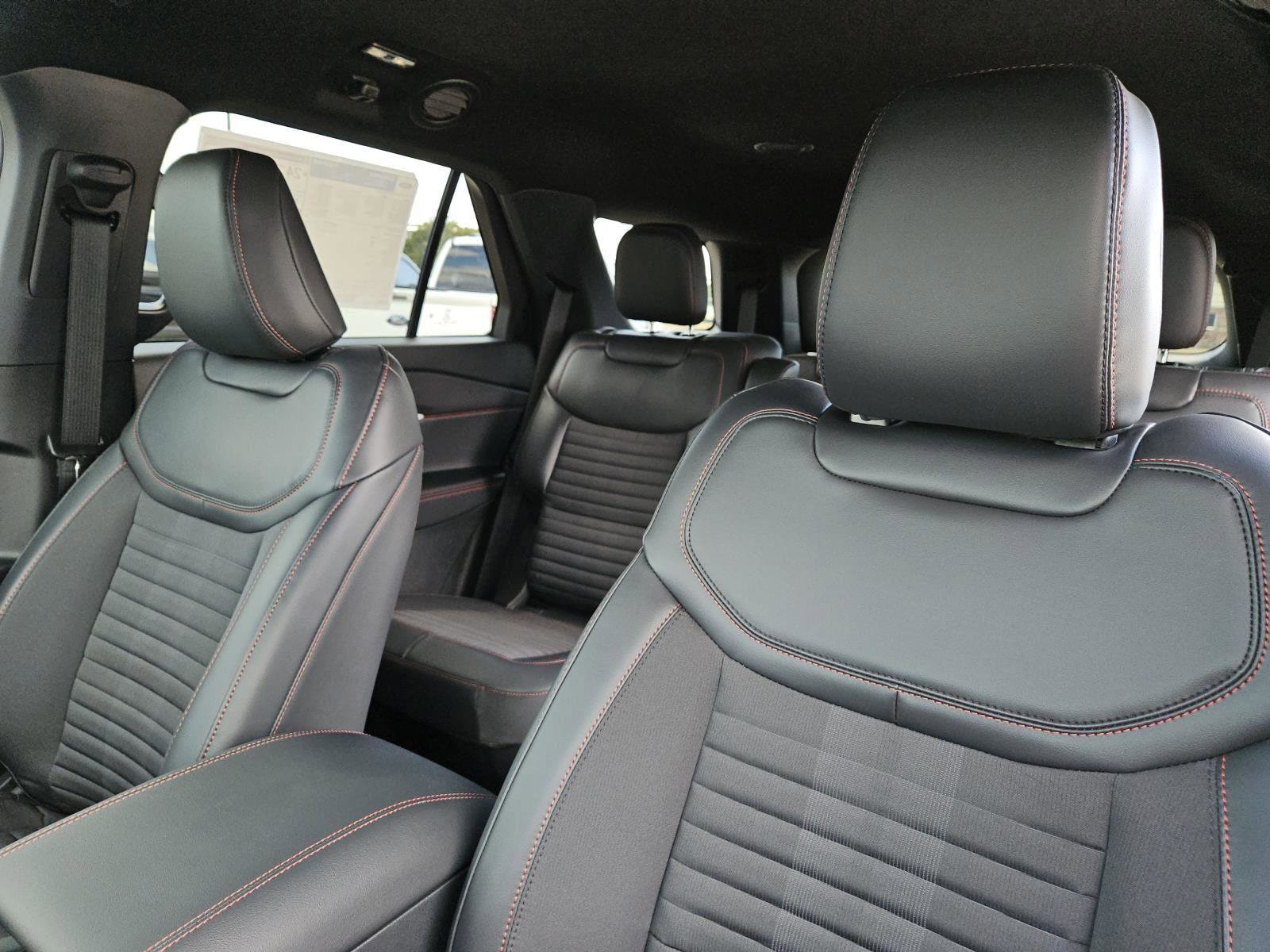 2025 Ford Explorer ST-Line - Photo 23