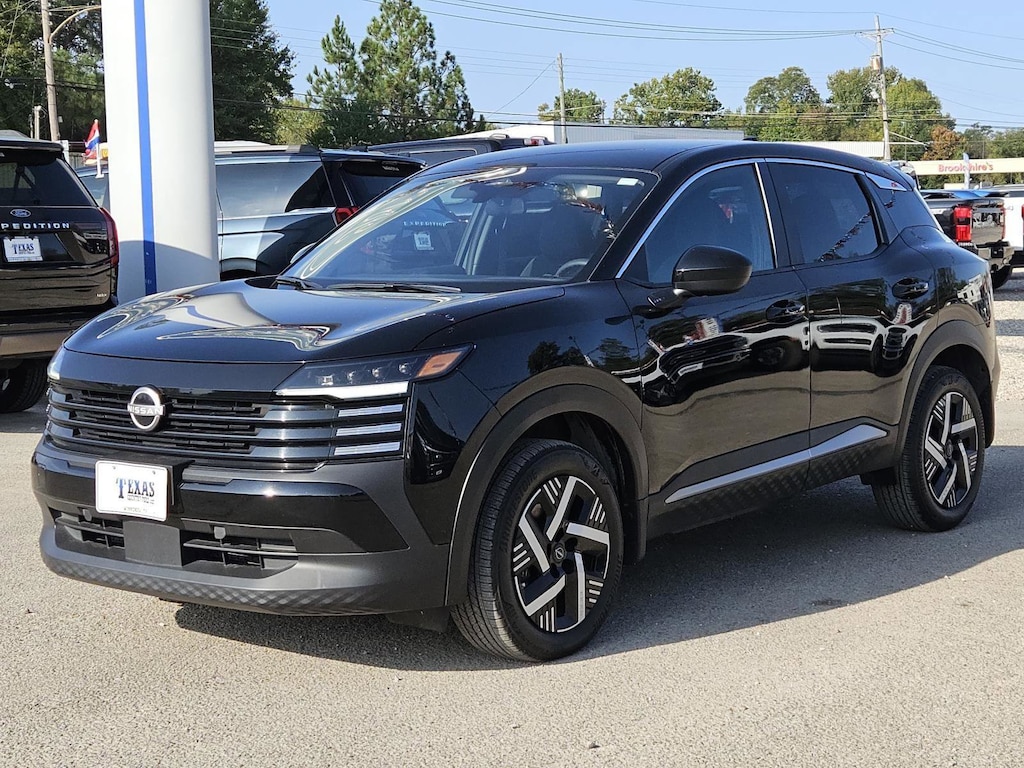 Used 2025 Nissan Kicks SV SUV