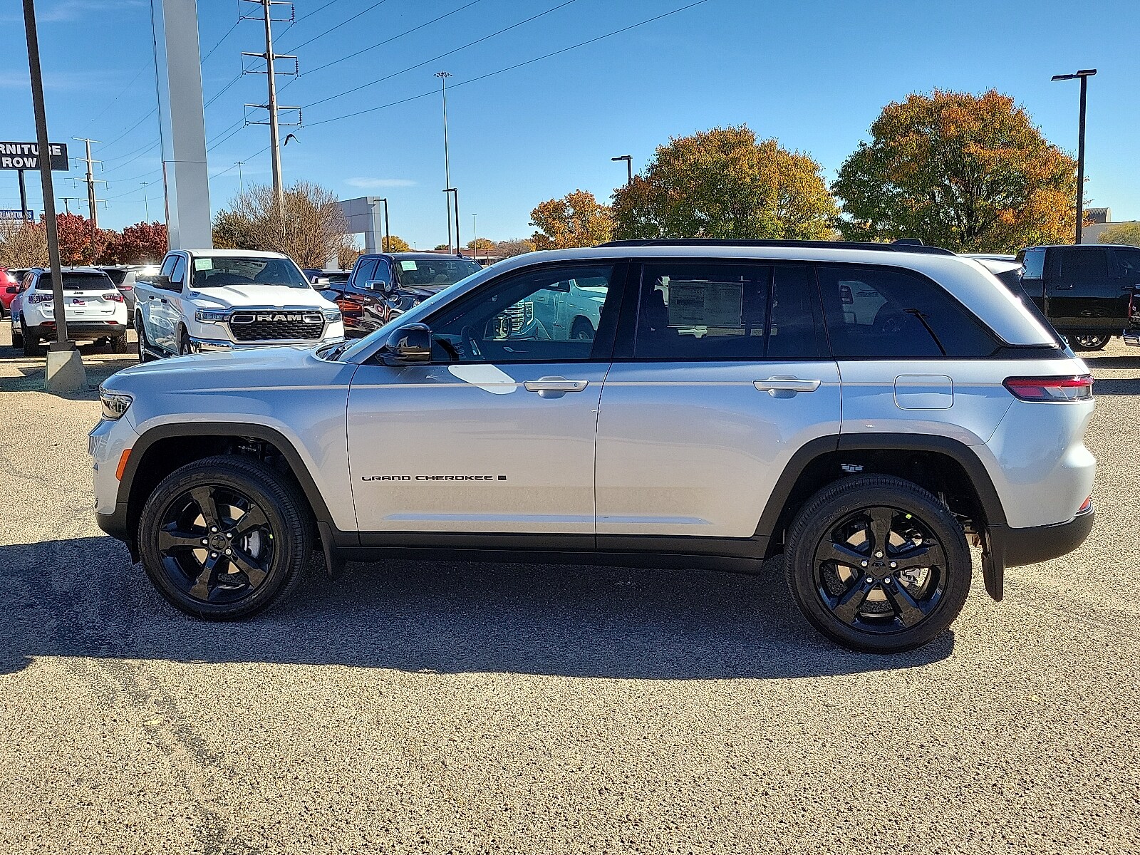 2025 Jeep Grand Cherokee Altitude photo 2