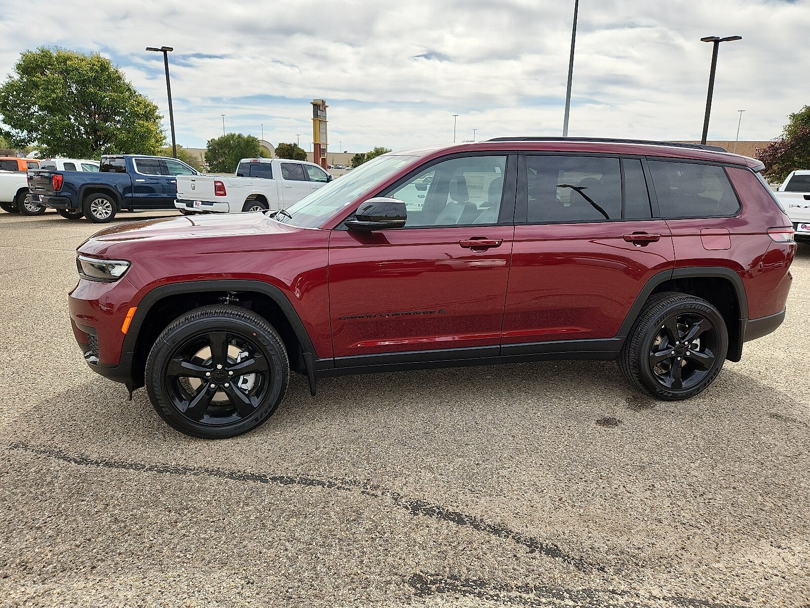 2025 Jeep Grand Cherokee Altitude photo 2