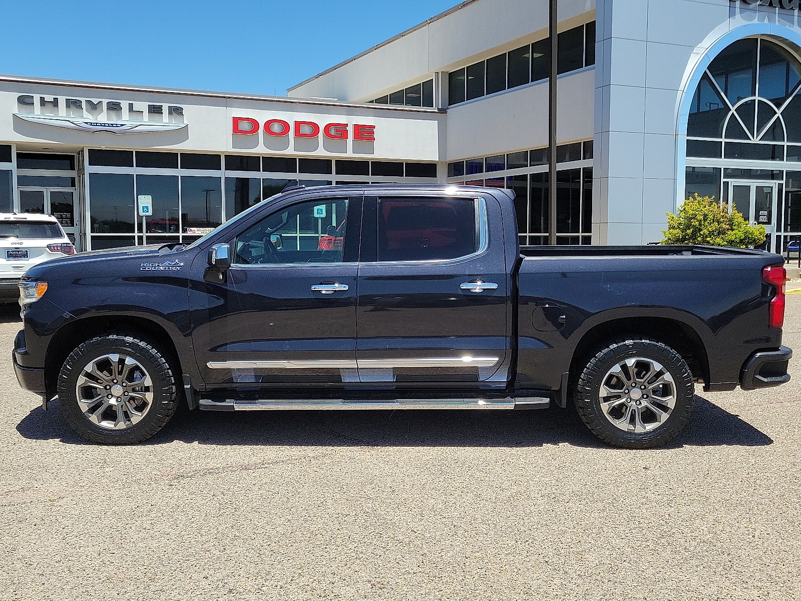 Used 2023 Chevrolet Silverado 1500 High Country with VIN 1GCUDJE89PZ141942 for sale in Amarillo, TX