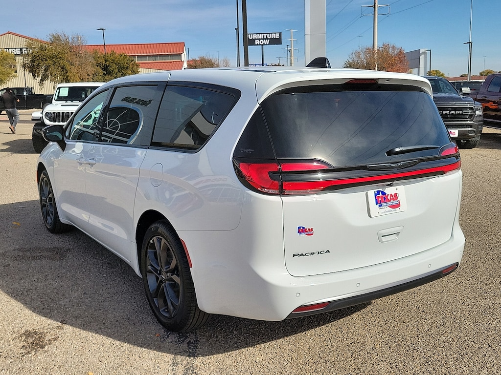 New 2026 Chrysler Pacifica SELECT Passenger Van