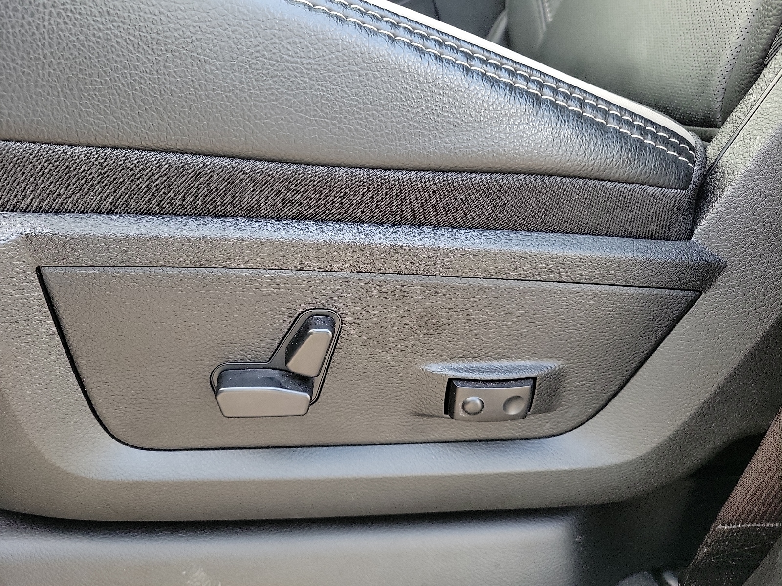 2026 RAM 3500 Laramie - Photo 13