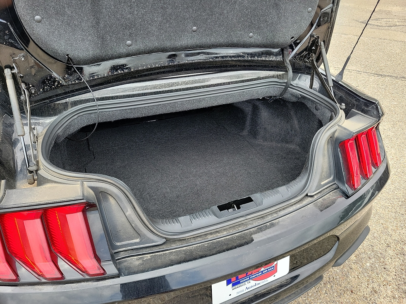 2023 Ford Mustang GT Premium - Photo 8