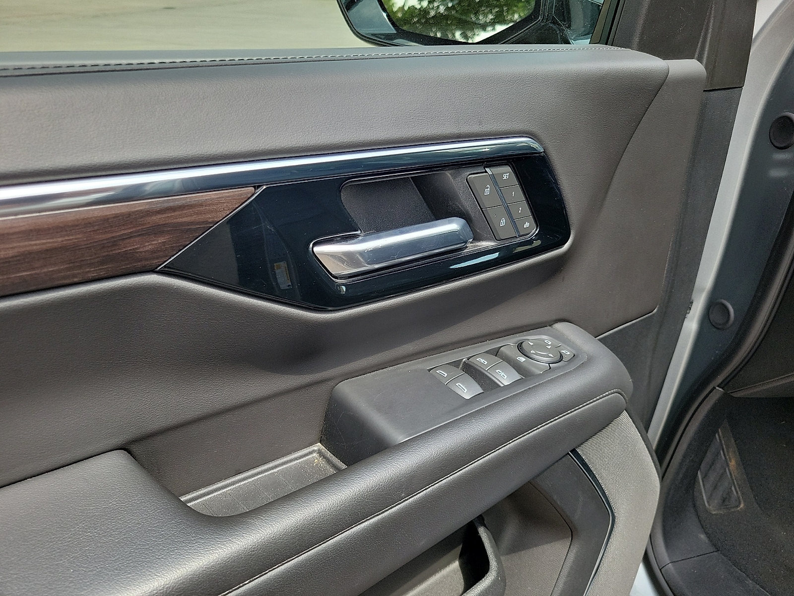 2025 Chevrolet Tahoe LT - Photo 11