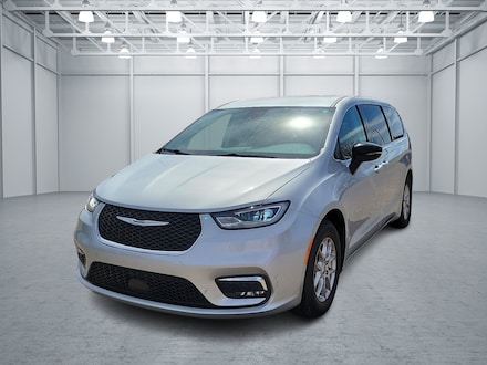 2024 Chrysler Pacifica Touring L Van Passenger Van
