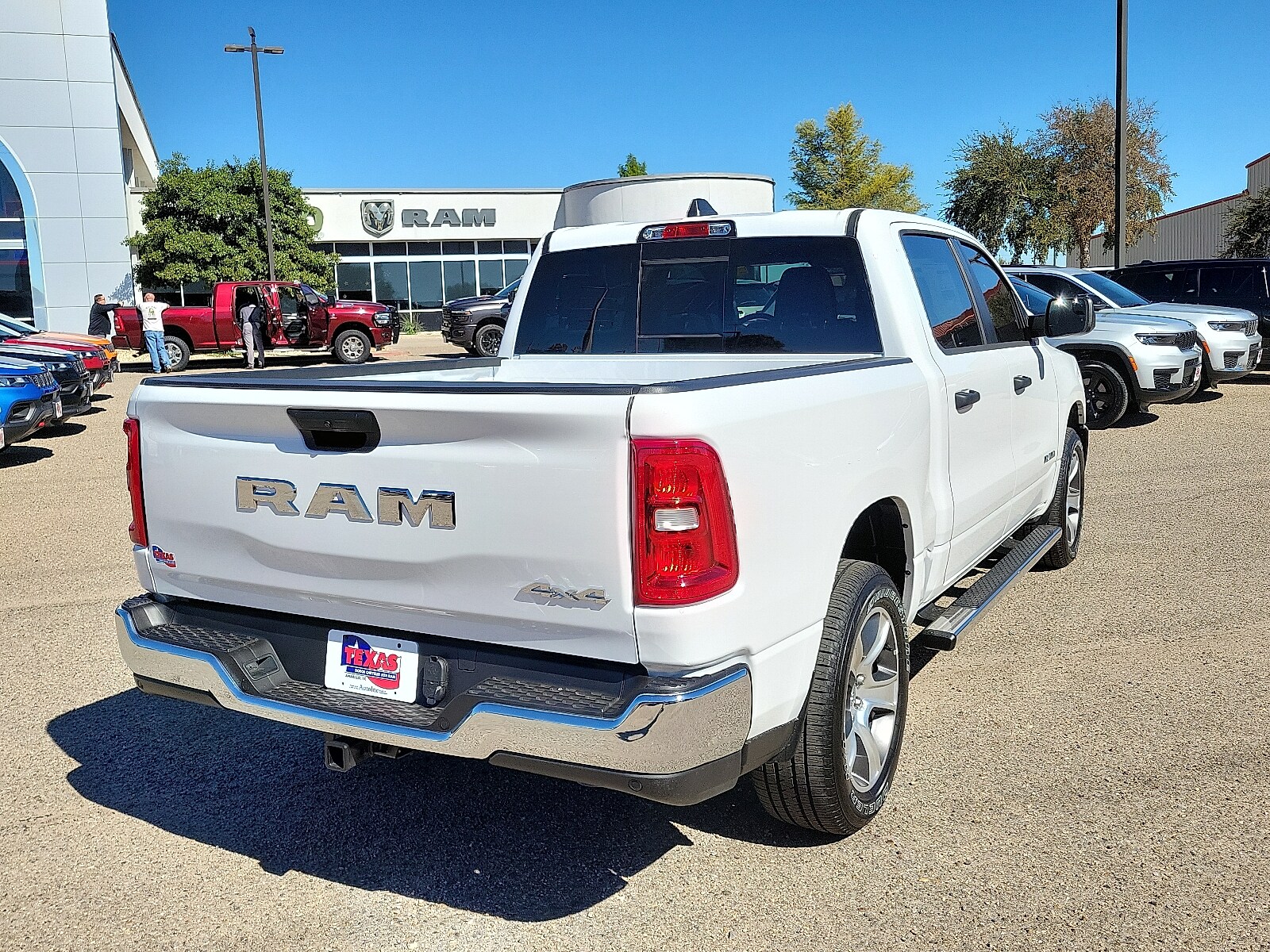 2025 Ram 1500 Tradesman photo 4