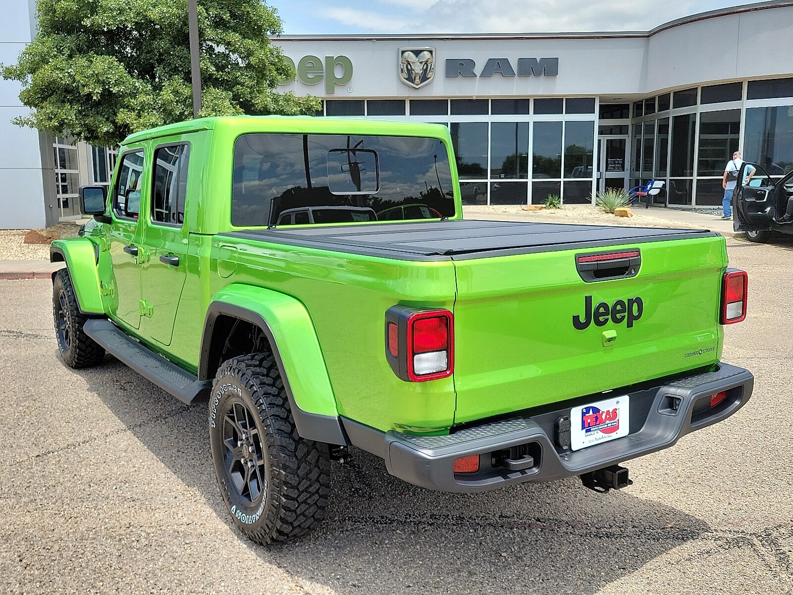 2025 Jeep Gladiator Sport photo 3