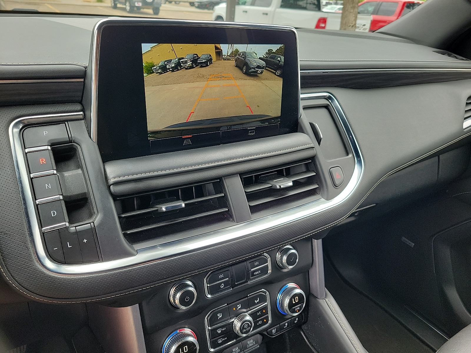 2024 GMC Yukon SLT - Photo 14