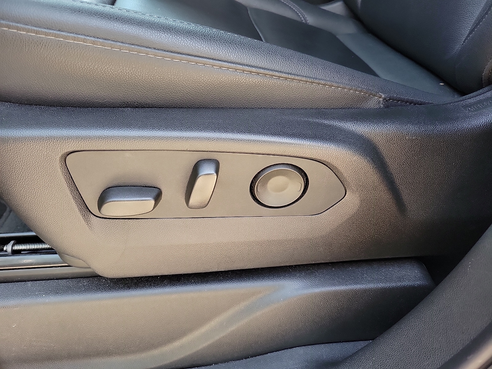 2025 Chevrolet Tahoe LT - Photo 13