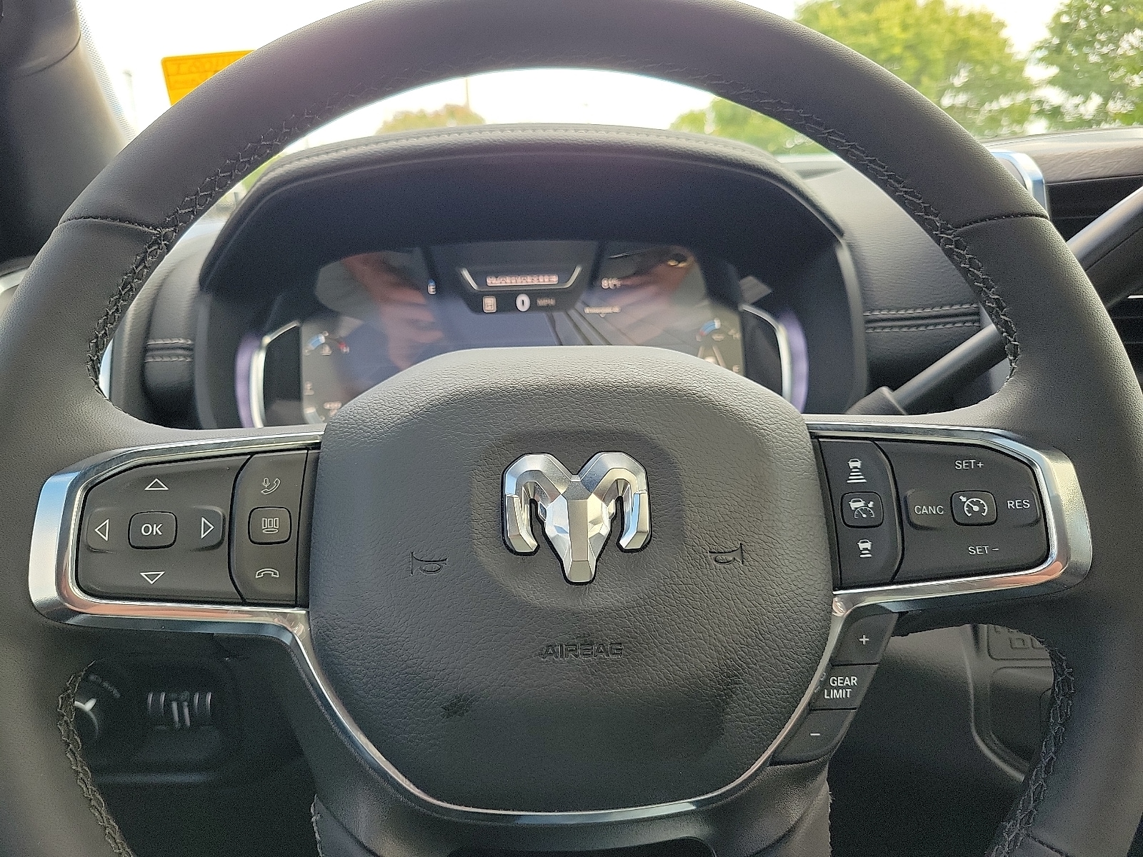 2026 RAM 3500 Laramie - Photo 17