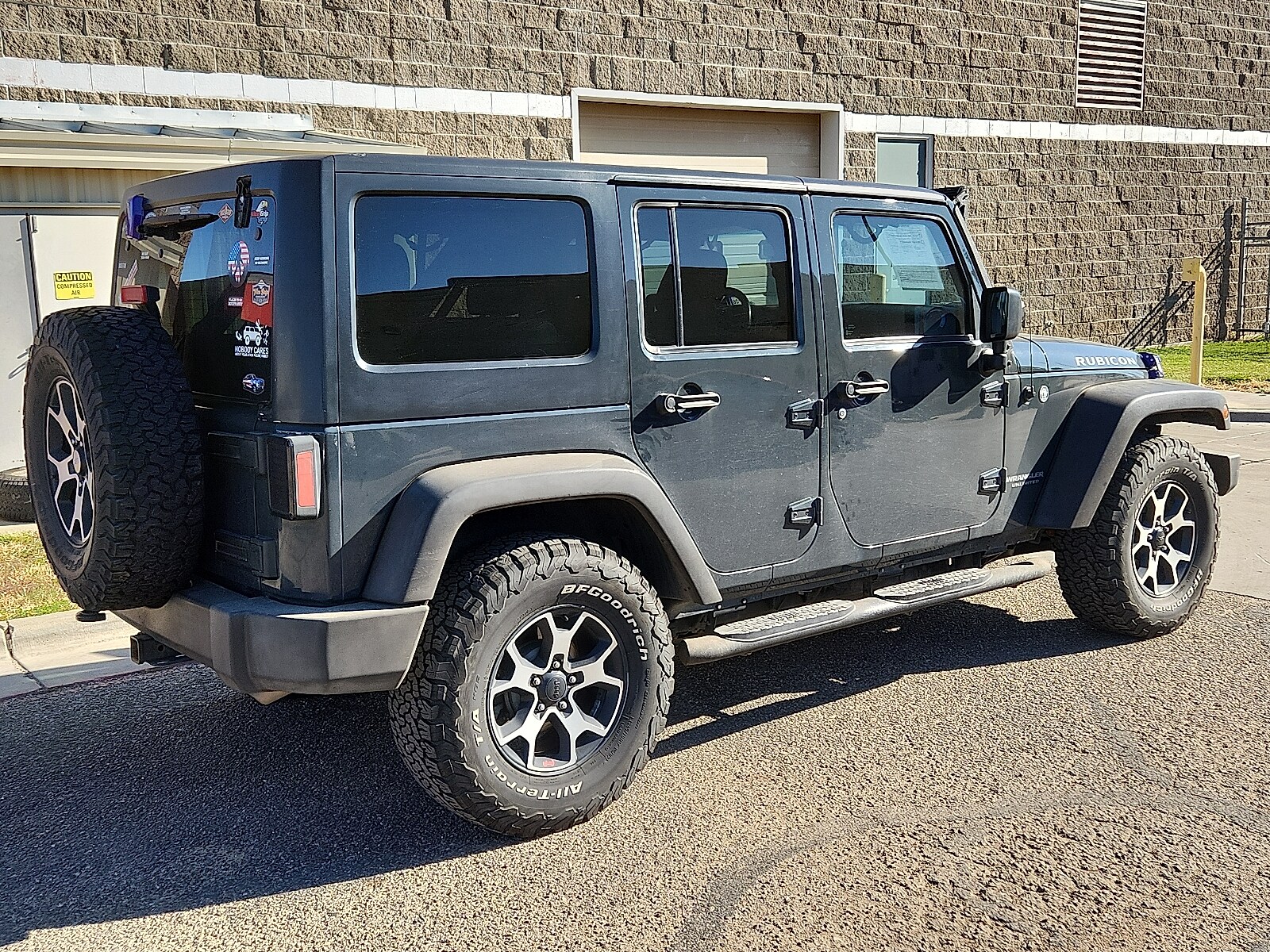 2017 Jeep Wrangler Unlimited Rubicon photo 3