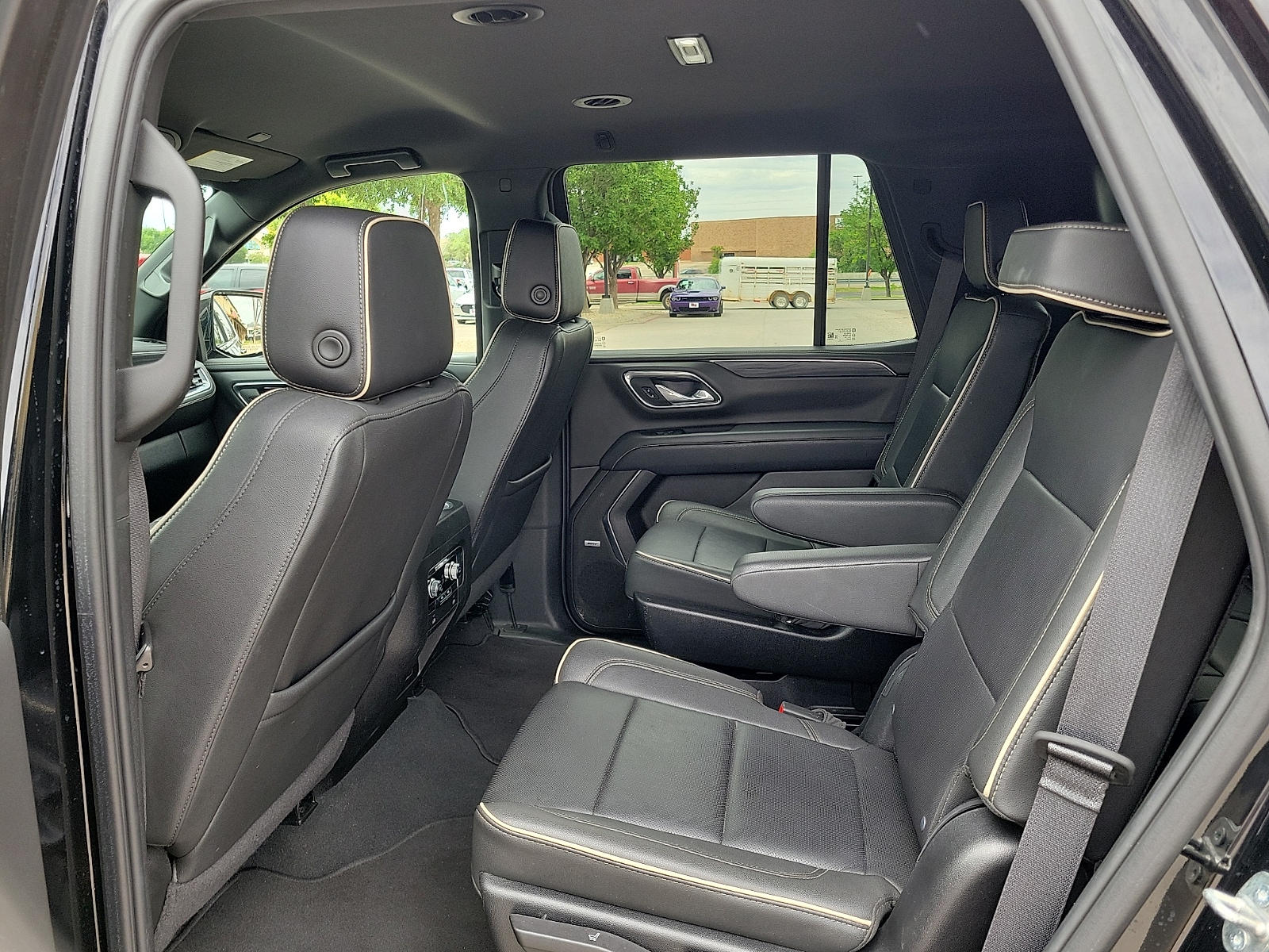 2024 GMC Yukon SLT - Photo 9