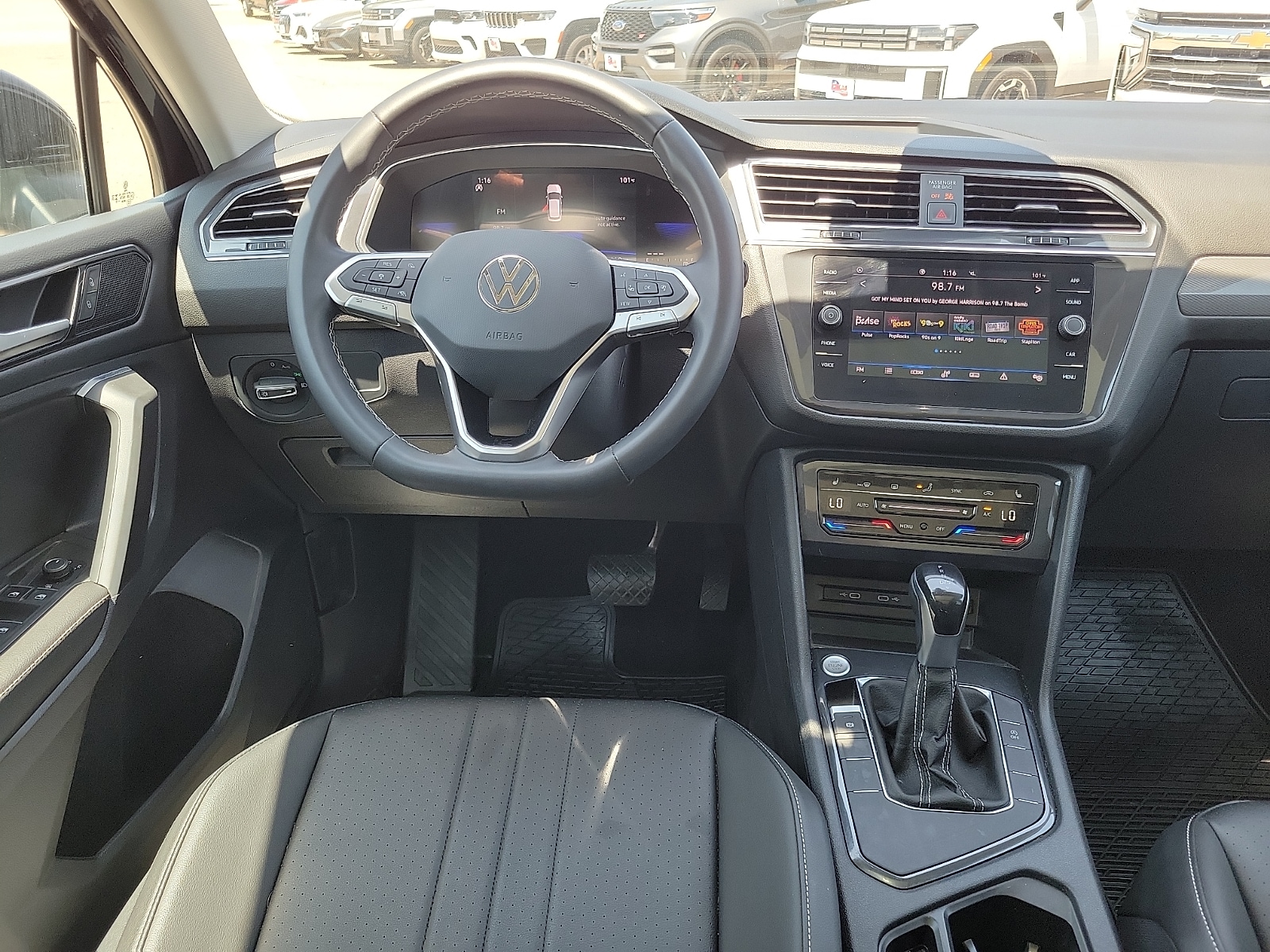 2023 Volkswagen Tiguan SE - Photo 10