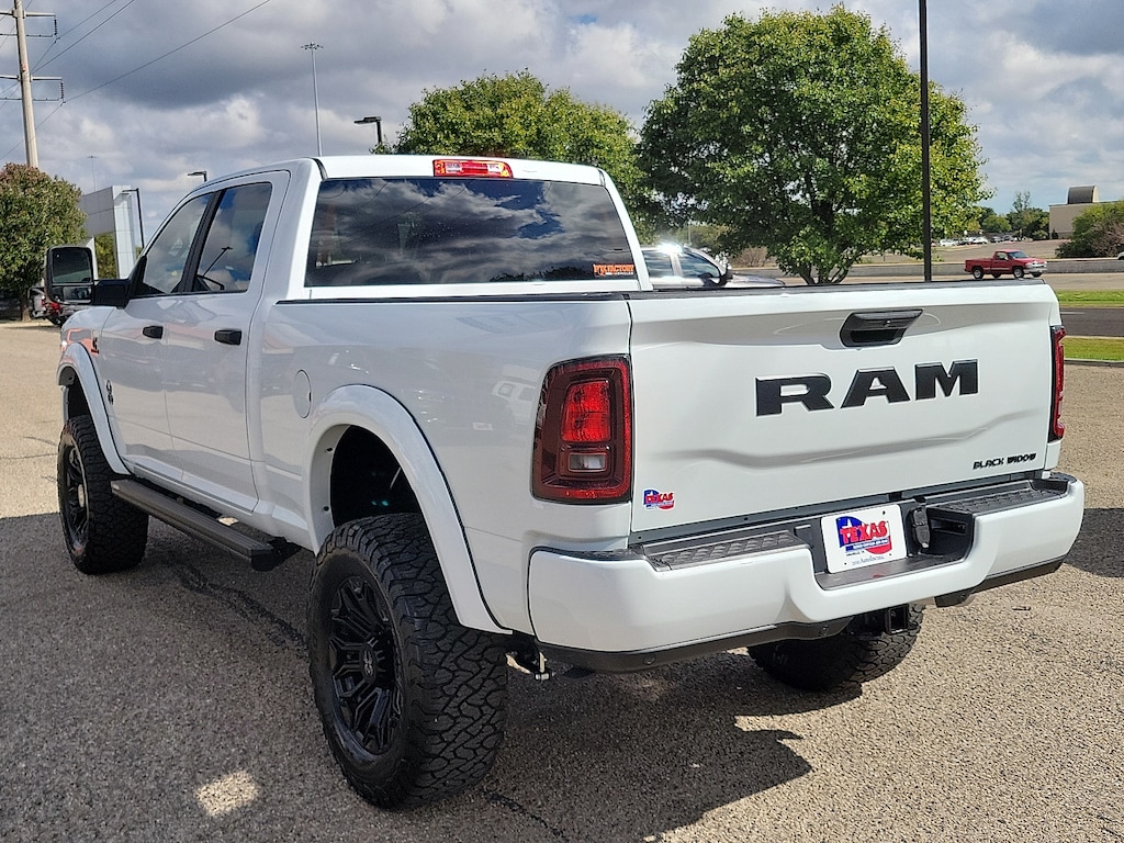 New 2025 Ram 2500 BIG HORN CREW CAB 4X4 6'4 BOX Pickup