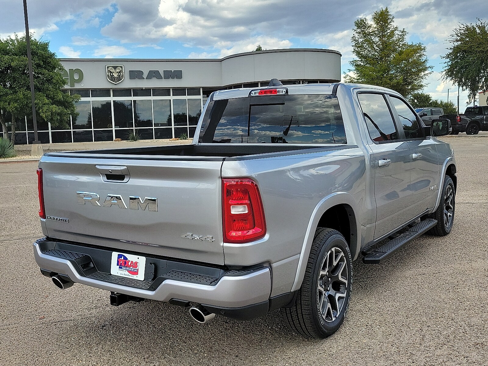 2026 Ram 1500 Laramie photo 3