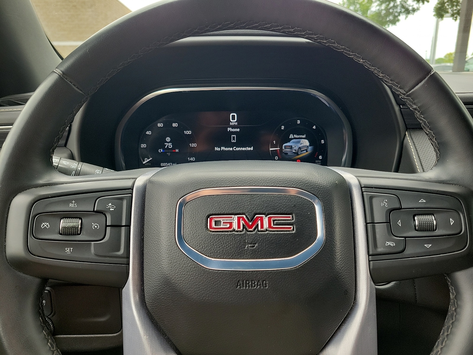 2024 GMC Yukon SLT - Photo 18
