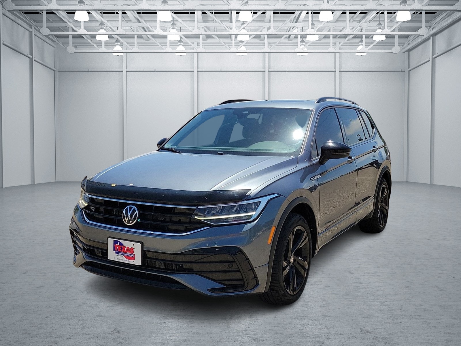 2024 Volkswagen Tiguan 2.0T SE R-Line Black's photo