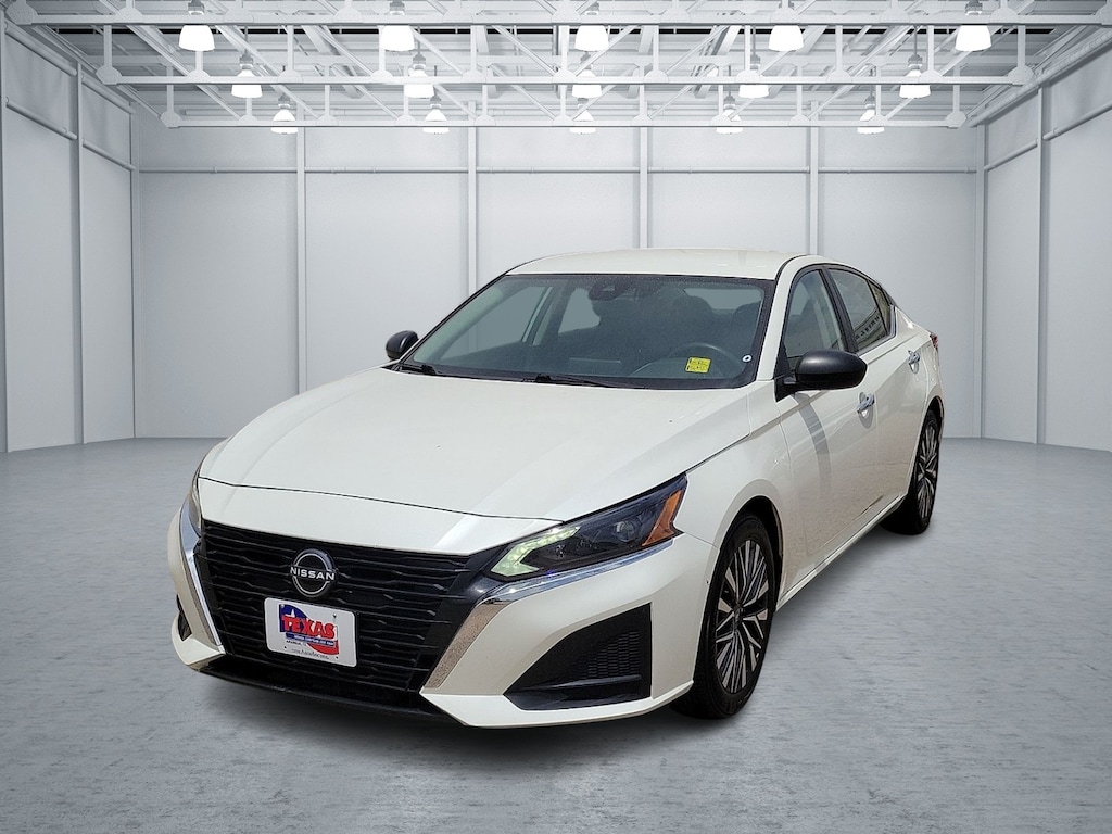 Used 2024 Nissan Altima 2.5 SV Sedan