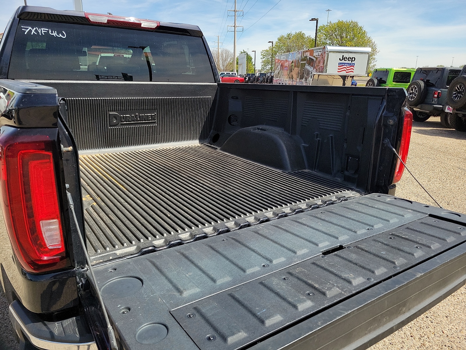 2025 GMC Sierra 1500 SLT - Photo 8