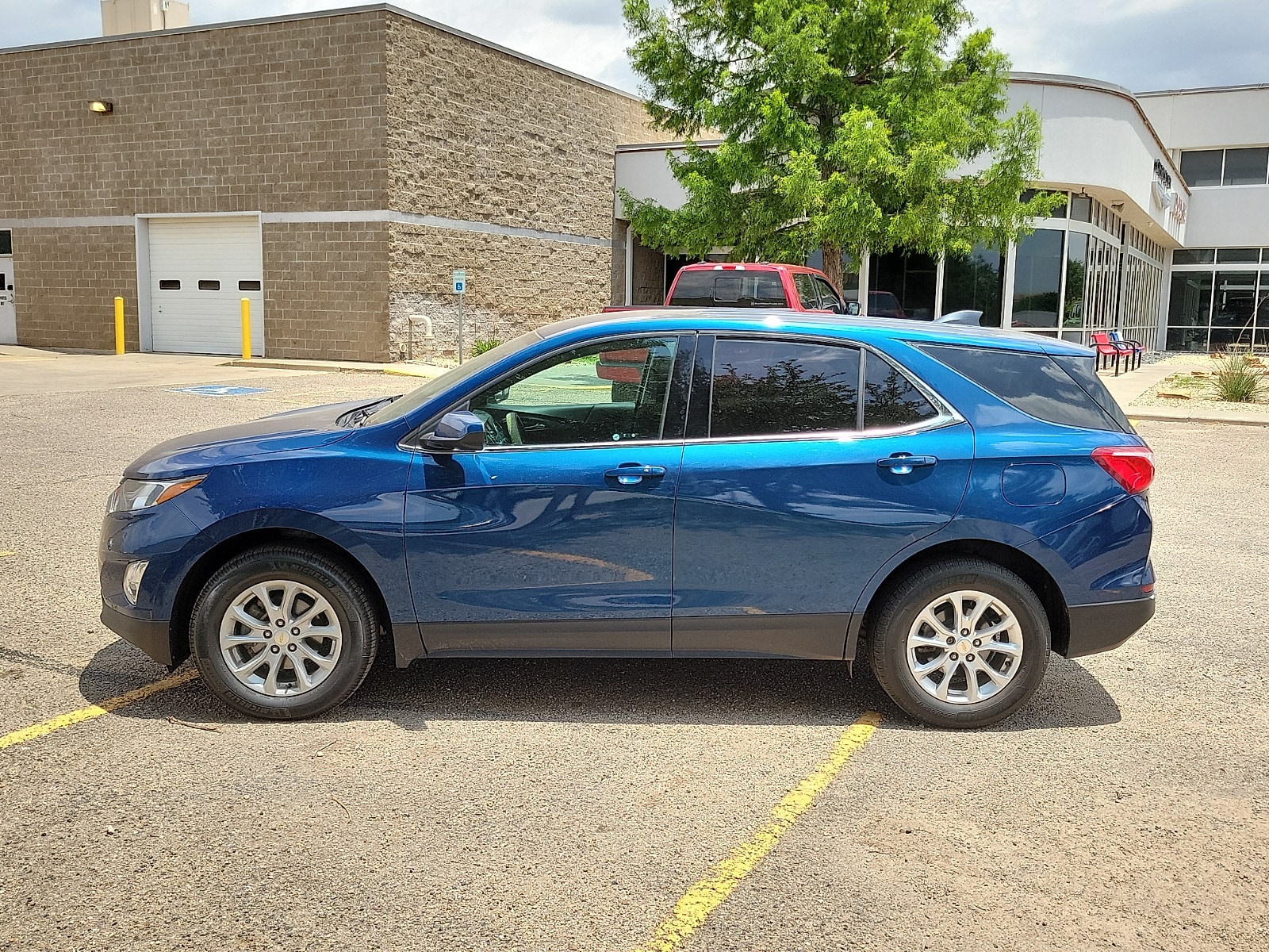 Used 2020 Chevrolet Equinox LT with VIN 2GNAXUEV0L6175105 for sale in Amarillo, TX