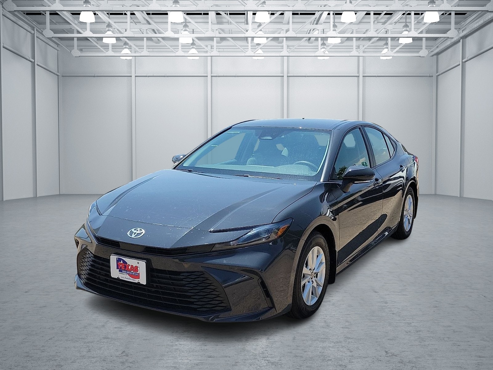 2025 Toyota Camry LE Hybrid's photo