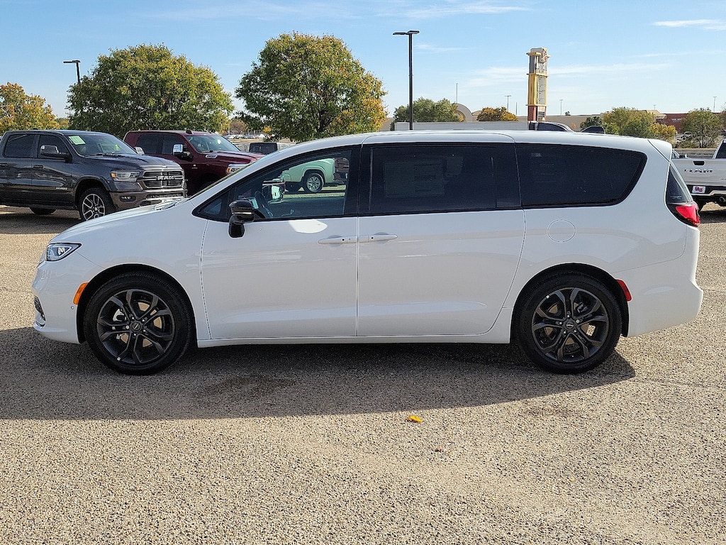 New 2026 Chrysler Pacifica SELECT Passenger Van