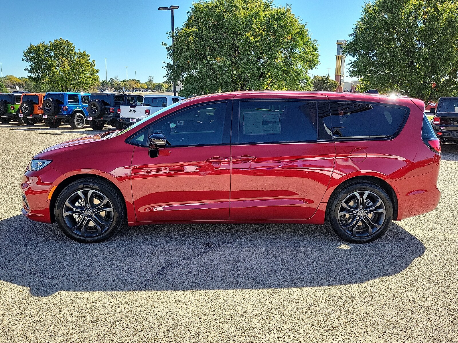 2026 Chrysler Pacifica photo 2