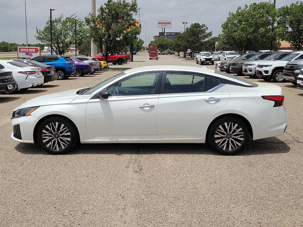 Used 2024 Nissan Altima 2.5 SV Sedan