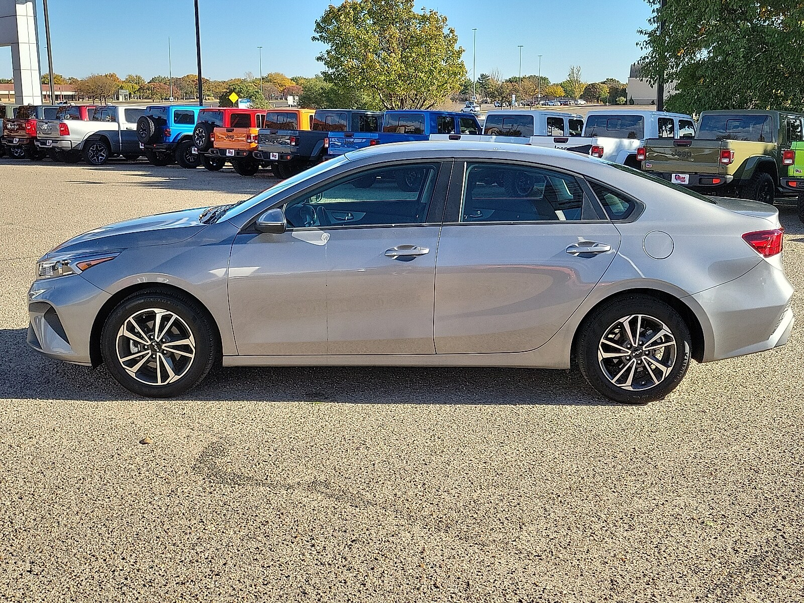 2024 Kia Forte LXS photo 2