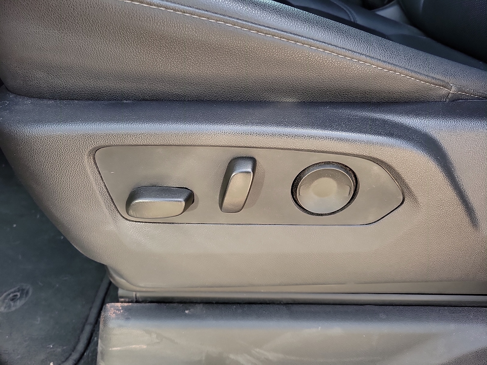 2025 GMC Sierra 1500 SLT - Photo 13